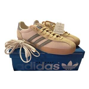 New with tags, Adidas Gazelle Indoor Pro – Men’s size 10 (EU 44 / UK 9.5).